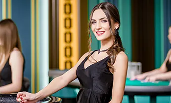 Vận động viên quần vợt đang giao bóng trên sân với logo ontop88 link mới
